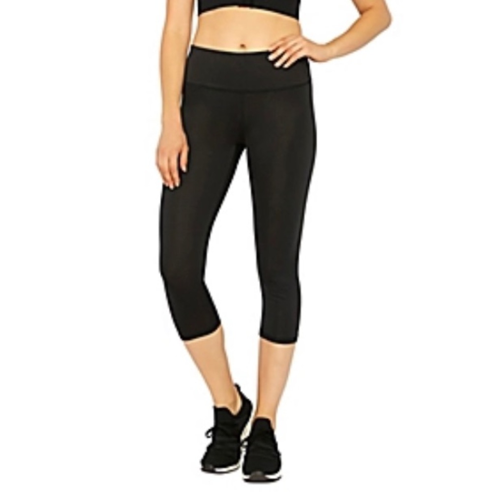 Copper Fit Capri Leggings in Black -Size XL